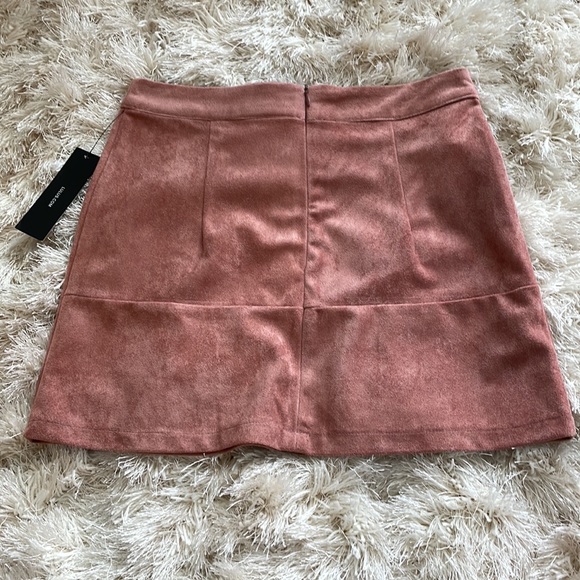 Pink blush suede skirt - Picture 3 of 3